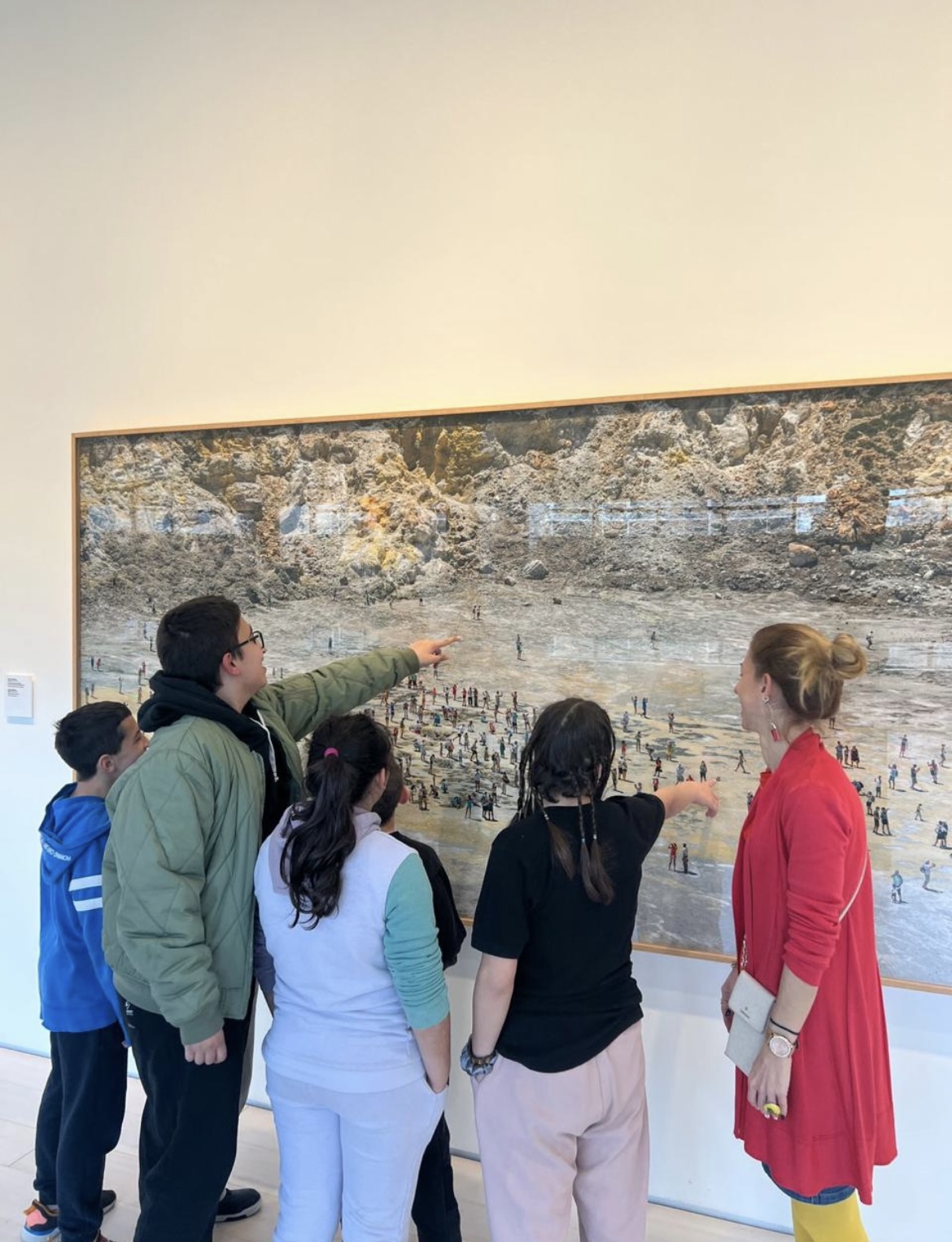 Μια ξεχωριστή ξενάγηση έλαβε χώρα στο Εθνικό Μουσείο Σύγχρονης Τέχνης για τα παιδιά που φιλοξενούνται στην Παιδόπολη Άγιος Ανδρέας