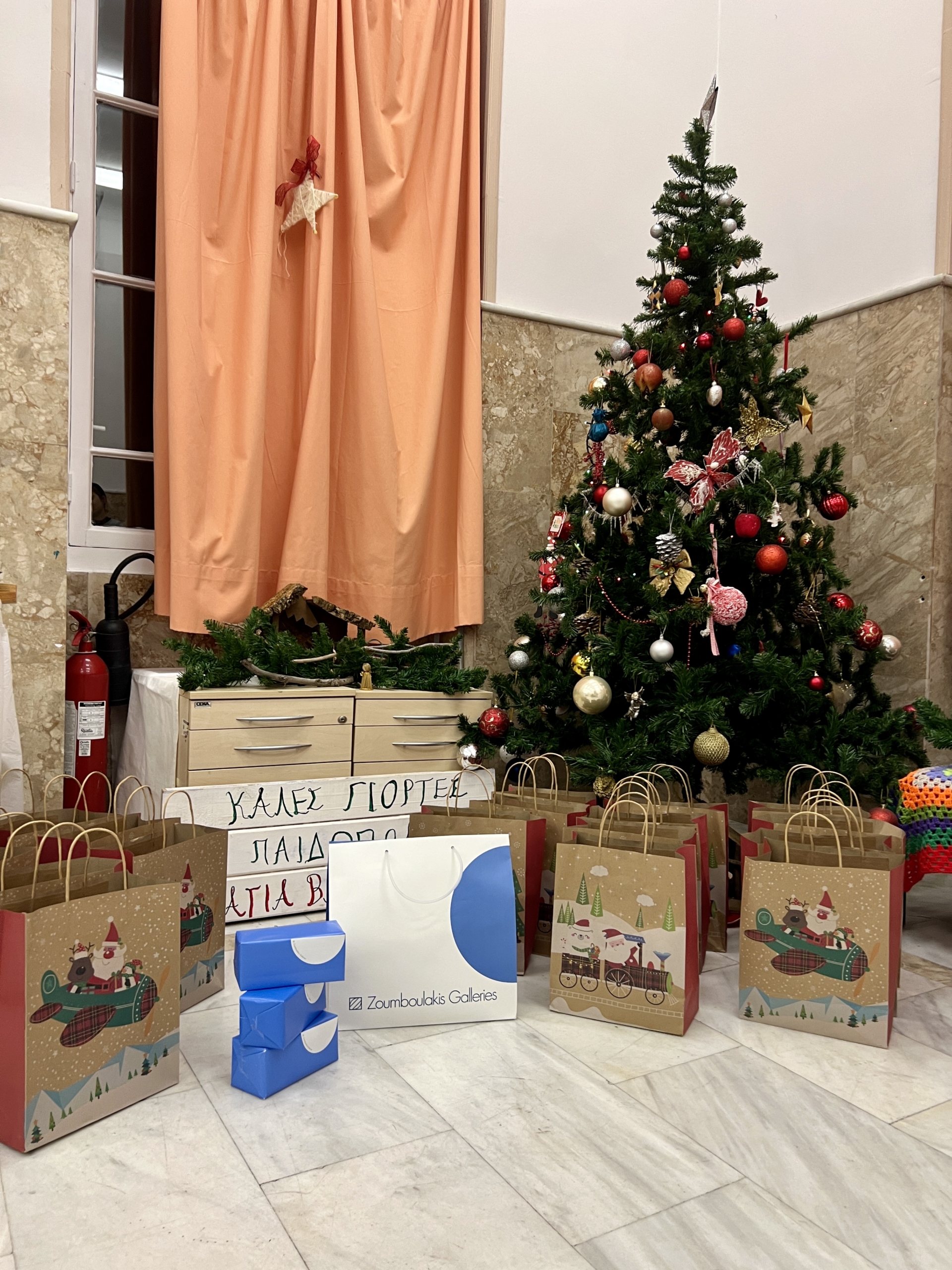 Mum Institute celebrated Christmas at the Agia Varvara Children’s Home with artistic creations, expression, music, treats, and lots of gifts